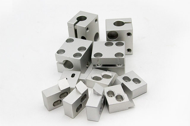 臥式CNC加工結構什么？企業使用臥式CNC加工要注意什么